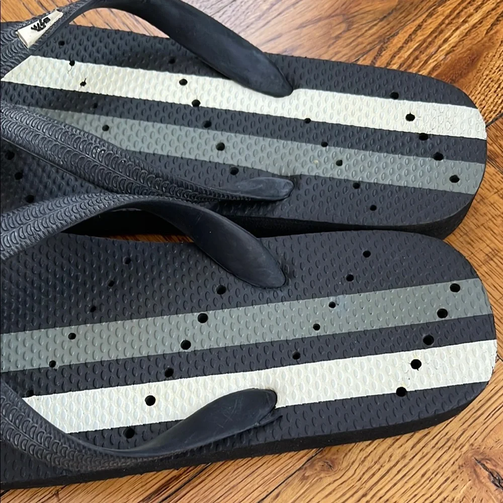 Showaflop Black and Gray Athletic Stripe Flip Flop